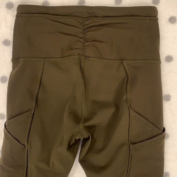 Lululemon Awesome green Capri Leggings - Picture 4 of 11